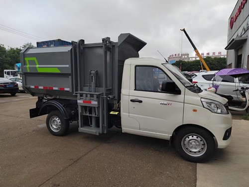 福田蓝牌挂桶垃圾车（3立方）